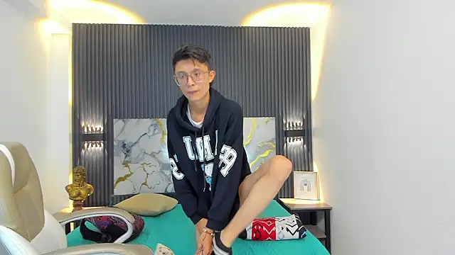 SantiagoRusso18 online show from 22, 12, 2025