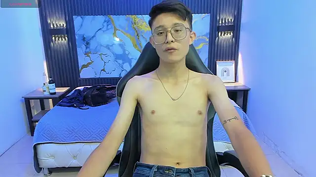 SantiagoRusso18 online show from 7, 2, 2026