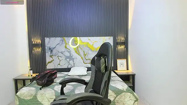 SantiagoRusso18 online show from 15, 2, 2026