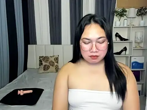 Snapshot of TsUncutKaren chatting on 3, 3, 2026 TsUncutKaren online show from 3, 3, 2026