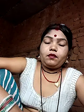 Snapshot of Priya_tyagi chatting on 3, 10, 2025 Priya tyagi online show from 3, 10, 2025