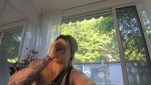 Snapshot of Ella_Vee chatting on 24, 5, 2026 Ella Vee online show from 24, 5, 2026