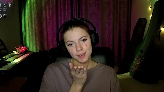 CutieAnny online show from 11, 4, 2026