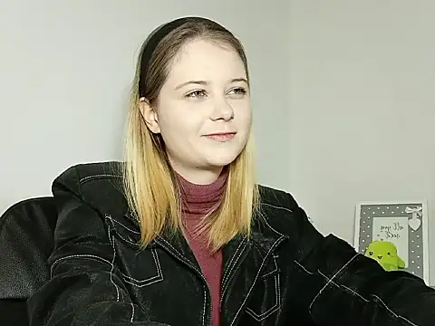 LydiaYoung online show from 11, 11, 2025