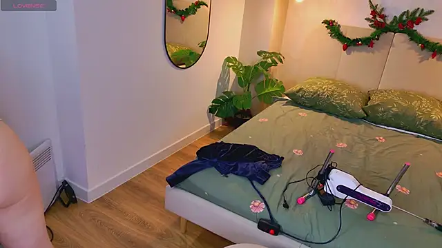 HoneyLace  online show from 10, 1, 2026