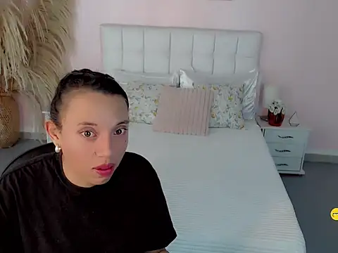 Snapshot of Perla_vonrose chatting on 1, 10, 2025 Perla vonrose online show from 1, 10, 2025