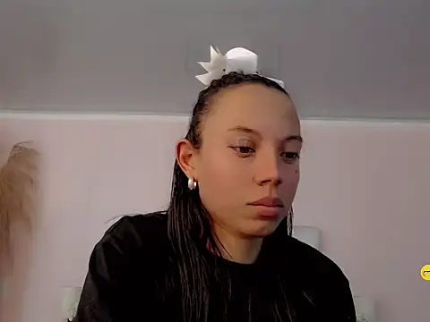 Snapshot of Perla_vonrose chatting on 4, 10, 2025 Perla vonrose online show from 4, 10, 2025