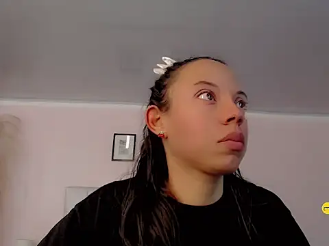 Snapshot of Perla_vonrose chatting on 8, 10, 2025 Perla vonrose online show from 8, 10, 2025
