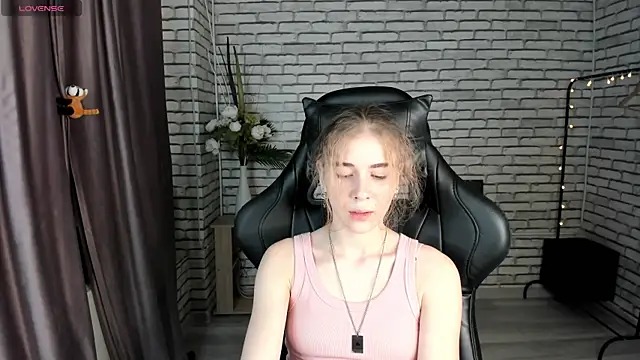 Snapshot of sunn_shine chatting on 29, 9, 2025 sunn shine online show from 29, 9, 2025