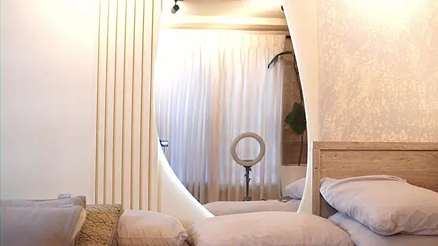 Tayler Kim online show from 8, 11, 2025