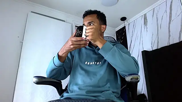 aston xvera online show from 18, 10, 2025