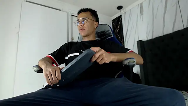 aston xvera online show from 8, 11, 2025