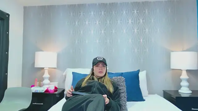 ZoeWilliis online show from 5, 4, 2026