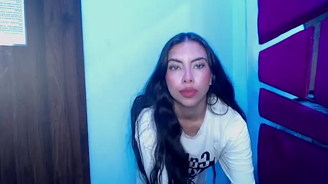 Snapshot of Alana_Hott_ chatting on 20, 9, 2025 Alana Hott  online show from 20, 9, 2025