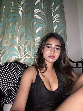 STRIP GLOW online show from 7, 3, 2026