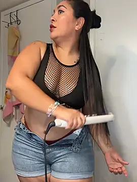 latina curvy22 online show from 10, 5, 2026