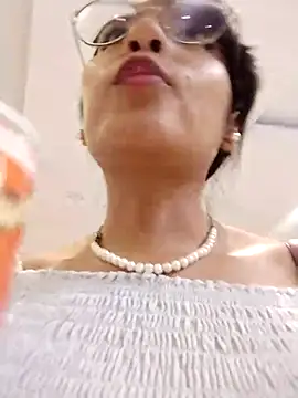 Regina Shine online show from 21, 11, 2025