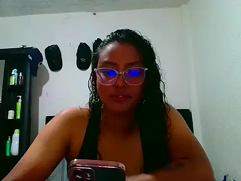 Snapshot of WILD_MULAN chatting on 20, 12, 2025 WILD MULAN online show from 20, 12, 2025