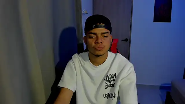 Snapshot of Axel-Latin-Boy chatting on 16, 9, 2025 Axel-Latin-Boy online show from 16, 9, 2025