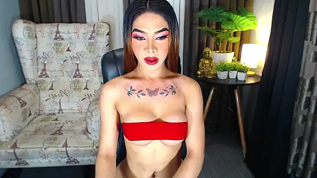 Snapshot of MariaLucyJasminx chatting on 5, 10, 2025 MariaLucyJasminx online show from 5, 10, 2025