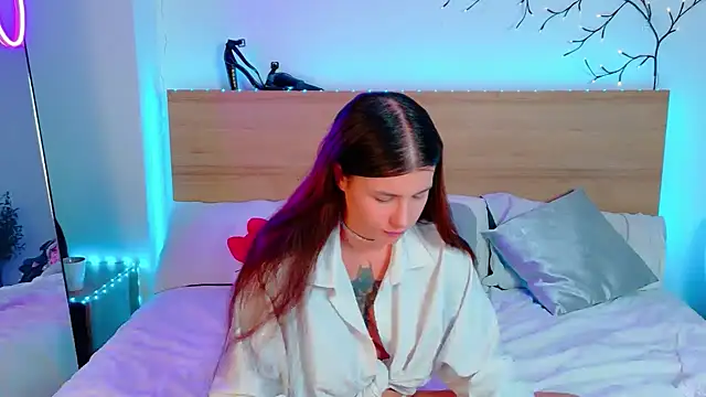 Bella Davis love online show from 30, 10, 2025