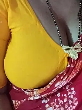 Snapshot of desi_boudi87 chatting on 1, 3, 2026 desi boudi87 online show from 1, 3, 2026