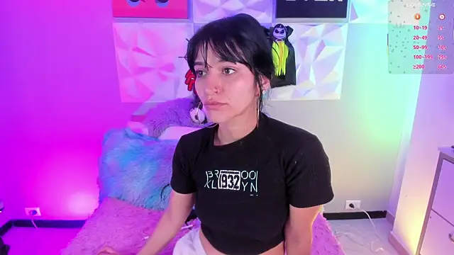 LindaWz  online show from 28, 10, 2025