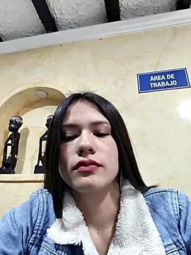 Snapshot of CHARLOTTE__05 chatting on 3, 10, 2025 CHARLOTTE 05 online show from 3, 10, 2025