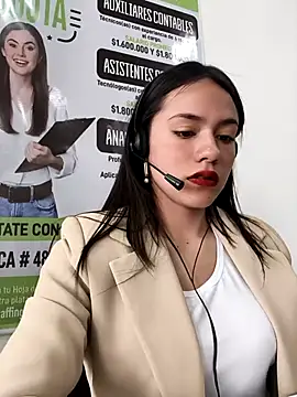 Snapshot of CHARLOTTE__05 chatting on 4, 11, 2025 CHARLOTTE 05 online show from 4, 11, 2025