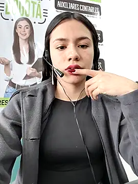 Snapshot of CHARLOTTE__05 chatting on 11, 11, 2025 CHARLOTTE 05 online show from 11, 11, 2025