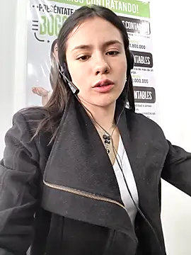 Snapshot of CHARLOTTE__05 chatting on 13, 11, 2025 CHARLOTTE 05 online show from 13, 11, 2025