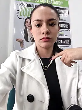 Snapshot of CHARLOTTE__05 chatting on 14, 11, 2025 CHARLOTTE 05 online show from 14, 11, 2025