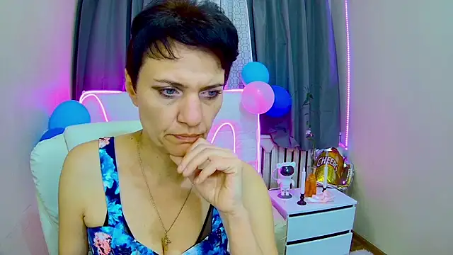 Snapshot of AvaSaturnian chatting on 4, 10, 2025 AvaSaturnian online show from 4, 10, 2025
