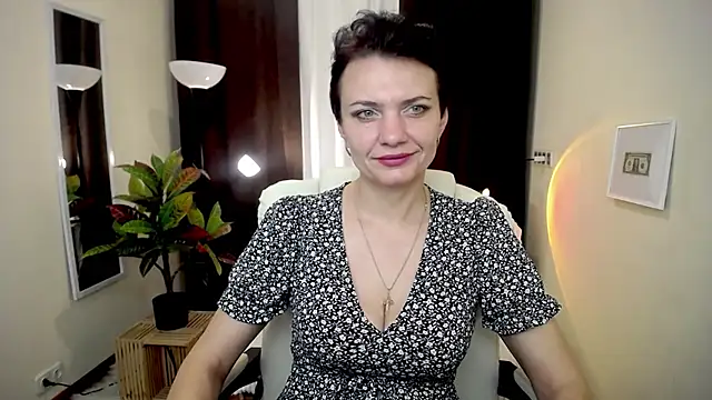 Snapshot of AvaSaturnian chatting on 9, 10, 2025 AvaSaturnian online show from 9, 10, 2025