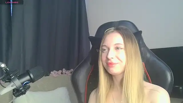 Snapshot of BabbbyFoxxx chatting on 30, 10, 2025 BabbbyFoxxx online show from 30, 10, 2025