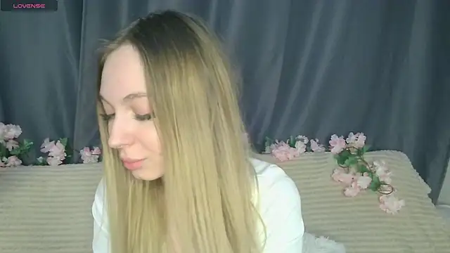 Snapshot of BabbbyFoxxx chatting on 12, 11, 2025 BabbbyFoxxx online show from 12, 11, 2025