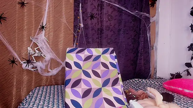 sweegirl69 online show from 27, 10, 2025