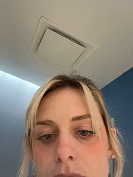 Snapshot of BriTaySayy chatting on 28, 10, 2025 BriTaySayy online show from 28, 10, 2025