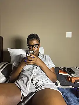 Moonzy77 online show from 9, 1, 2026