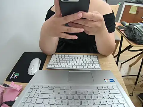 Snapshot of Hana_Mina chatting on 25, 9, 2025 Hana Mina online show from 25, 9, 2025
