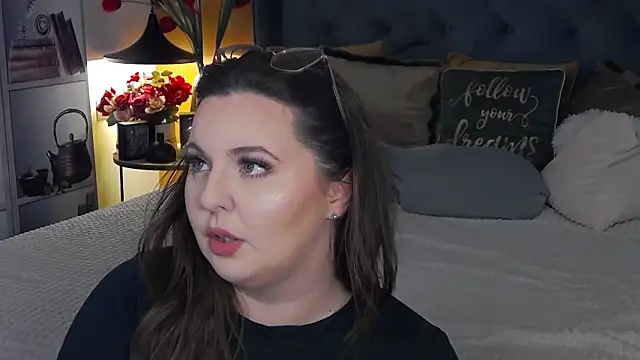 Mia Swano online show from 28, 11, 2025