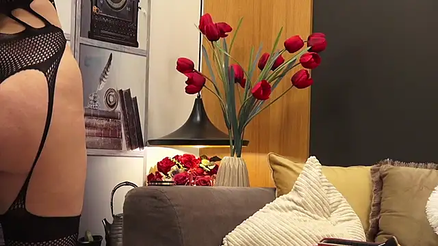 Mia Swano online show from 8, 2, 2026