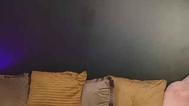 Mia Swano online show from 23, 4, 2026