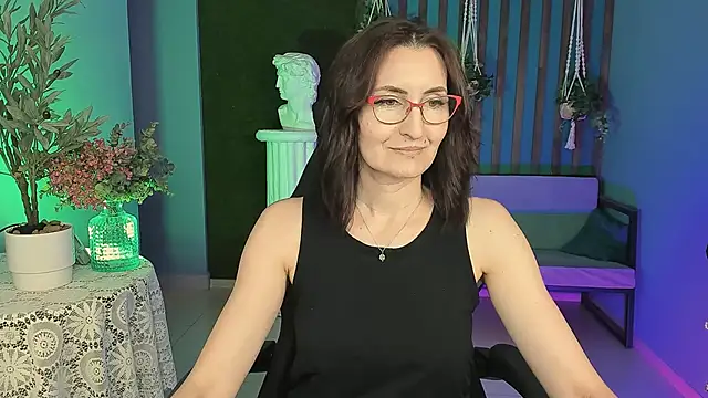 Snapshot of UnaTerra chatting on 4, 10, 2025 UnaTerra online show from 4, 10, 2025