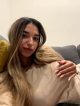 Snapshot of ItalianGirl chatting on 9, 10, 2025 ItalianGirl online show from 9, 10, 2025