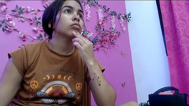 skinnysofia18 online show from 5, 6, 2026