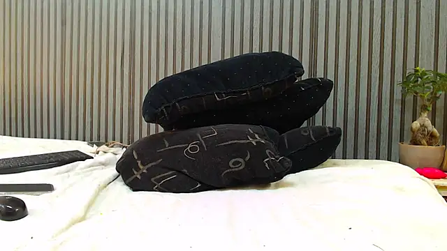 ROYALASS25 online show from 31, 3, 2026