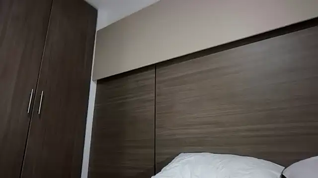 Liiz 01 online show from 9, 11, 2025