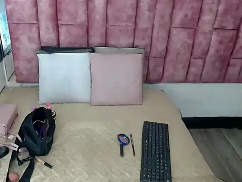 Snapshot of Penelopee_Rouse chatting on 29, 10, 2025 Penelopee Rouse online show from 29, 10, 2025