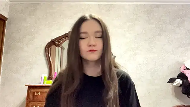 Pikmigirl18 online show from 24, 9, 2025